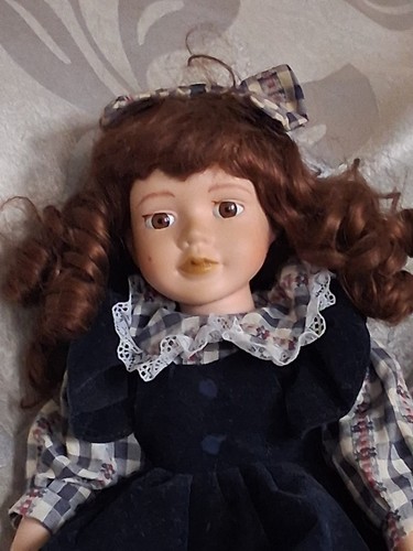 Sammler puppe mit locken - 40,