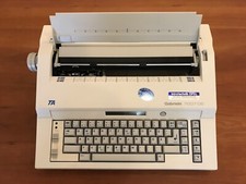 Triumph-Adler, elektronische  Schreibmaschine, Gabriele 7007 DS mit Anleitung