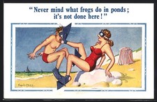 Künstler-AK Donald McGill: Junge Dame wehrt sich gegen Froschmann am Strand 
