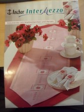 Anchor Intermezzo Dekobänder mit Stiefmütterchen und Herzen / Sticken 
