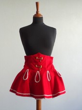 Rotes Kinderröckchen aus Filz