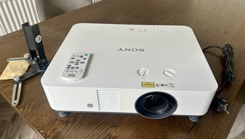 Sony vpl phz60 6000 lumen - sony,