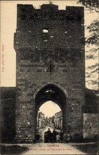 Ak Vianne Lot et Garonne, Straßenpartie mit Tor - 2960990