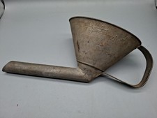 Alter verzinkter Trichter