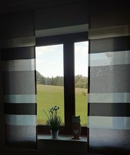 Flächengardine mit eingewebtem Jaquardmuster