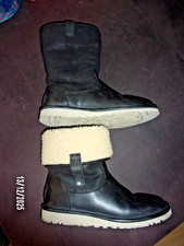 schwarze Stiefel/-letten  von