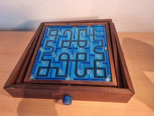 Retro holzlabyrinth - retro,