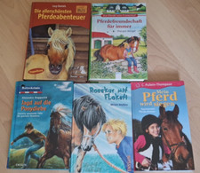 Sechs Pferdebücher