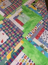 Bunte Patchwork-Decke, Handarbeit, 93 x 93 cm, unten maisgelber kuschelstoff.