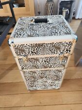 Trolley für Friseur:innen oder Kosmetiker:innen 