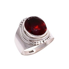 Facettierter Granat Edelstein