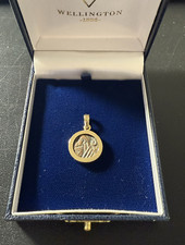 Feiner 18kt Gold gefasster