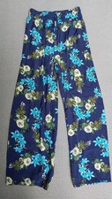 Leichte Hose in Blau mit Blumen, Gummibund - gerader Schnitt -  Gr. S/M  WIE NEU