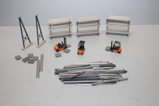 Kibri Hochregale mit 3 Wiking Gabelstapler und Ladegut Spur H0 #L997