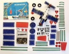 Märklin Metallbaukasten Konvolut v. div. Bauteilen, Propellerflugzeug, Anleitung