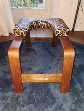 FeetUp Leo-Design, das Original, Kopfstandhocker, dunkles Holz