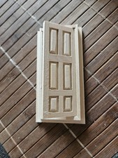 Tür für das Puppenhaus