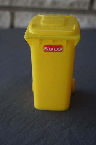 Neue gelbe mini mülltonne - neue,gelbe,