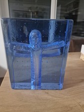 Moderne Kunst, Jesus Christus Am Kreuz, In Silber, In Einem Blauen Kristall