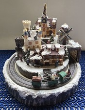 Weihnachtsszene mit 2 Funktionen fahrendem Zug, Geräuschen und Beleuchtung