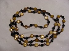 Neue Halskette m. braunen SW-Zuchtperlen, Perlmuttscheiben u. schw. Glasperlen