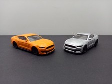 2 schöne 1:64 Ford Mustang