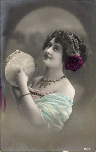 Frau mit tamburin - ak,