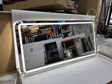 Horizontaler Badezimmerspiegel