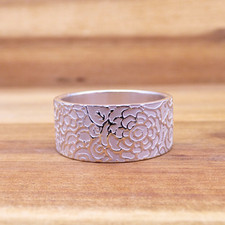 Romantischer Silberring mit