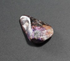 Sugilith mit Bustamit