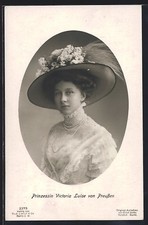Prinzessin Victoria Luise von Preußen mit großem Hut, Ansichtskarte 