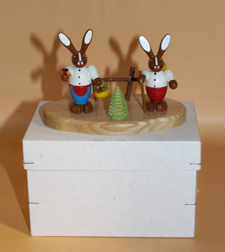 Hasenpaar auf sockel - auf, 7cm
