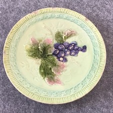 Alter Keramikteller, Wandteller, Majolika, Reliefteller