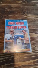 Zwei Nasen tanken Super -