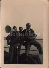 2 x Foto, Besatzung v Vorpostenboot V 1507 Le Havre, Frankreich 1944 (MJ-41)1025
