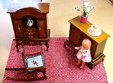 1:12 - PUPPENHAUS PUPPENSTUBE MÖBEL -  Wohnzimmer: Schrank/Kommode/Schaukelstuhl