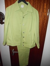 HOSENANZUG IN LINDGRÜN   K -