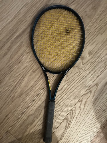 Gebrauchter tennisschläger - gebrauchter,