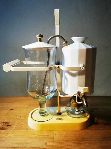 Alte kaffeemaschine retro - alte,