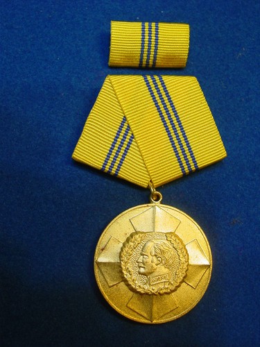 Ddr tapferkeitsorden gold - tapferkeitsorden,
