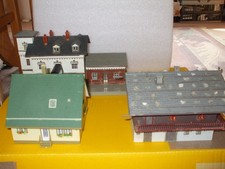 Bahnhof, großes Bauernhaus