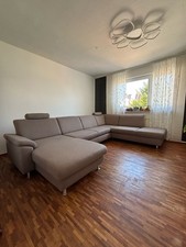 Ecksofa mit Schlaffunktion, Bettkasten und verstellbaren Kopfstützen