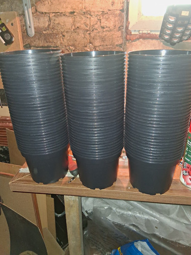 Blumentöpfe aus kunststoff - aus,