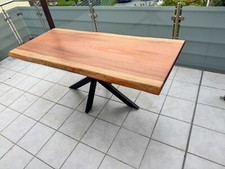 Massiver Mahagoni Esstisch - Naturkanten, Metallbeine, stabil
