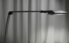 Waldmann OT 209 Arbeitsplatzleuchte silbergrau Tischleuchte mit Fuß schwarz