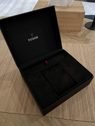 Tudor black bay - black, uhrenbox