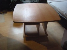 Wohnzimmertisch Buchefarben auf Rollen 80x80x51 cm gebraucht