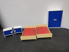 Puppenhaus -Möbel:  Schlafzimmerschrank, 2 Nachtschränke, 2 Betten