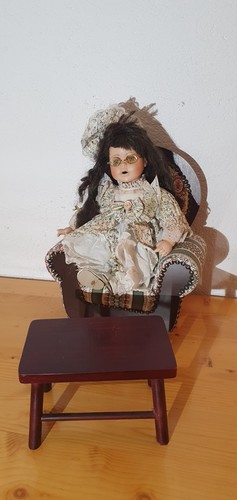 Porzellanpuppe mit brille - porzellanpuppe,