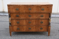 Q01P02- Biedermeier Schreibkommode mit Karyatiden Nussbaum um 1820